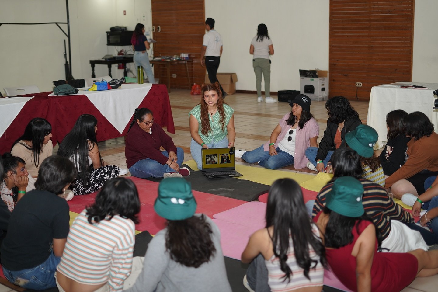  Los talleres que imparte Vidas Paralelas constituyen un entorno seguro para las mujeres lesbianas y bisexuales que participan en ellos. Foto: Vidas Paralelas 