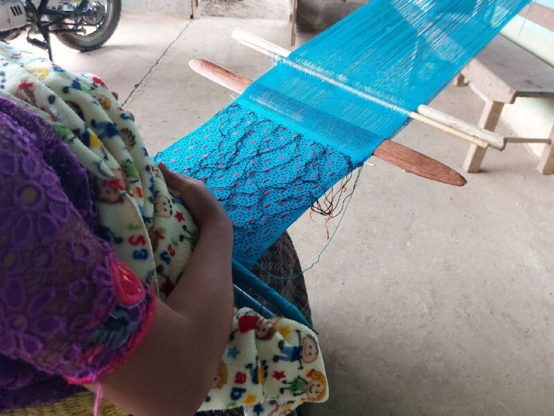  A Lucía le gusta tejer y quiere seguir haciendo eso en el futuro. Foto Regina Pérez. 