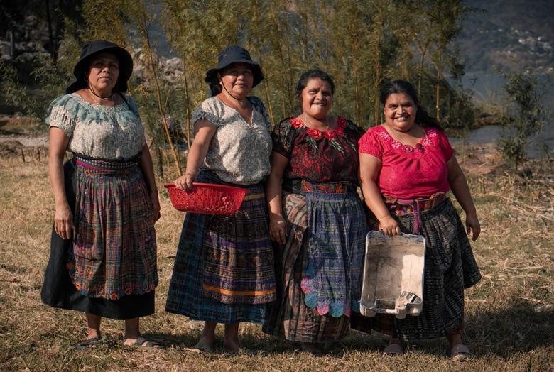 Créditos: La jornada de limpieza realizada en la orilla del lago de Atitlán en San Pedro La Laguna permitió la extracción de 1,500 libras de desechos. Foto de Alex PV