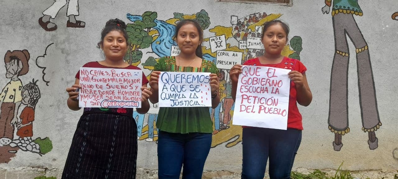  «Queremos que se cumpla la justicia», exigen las mujeres en Alta Verapaz. Foto: Elias Oxom. 
