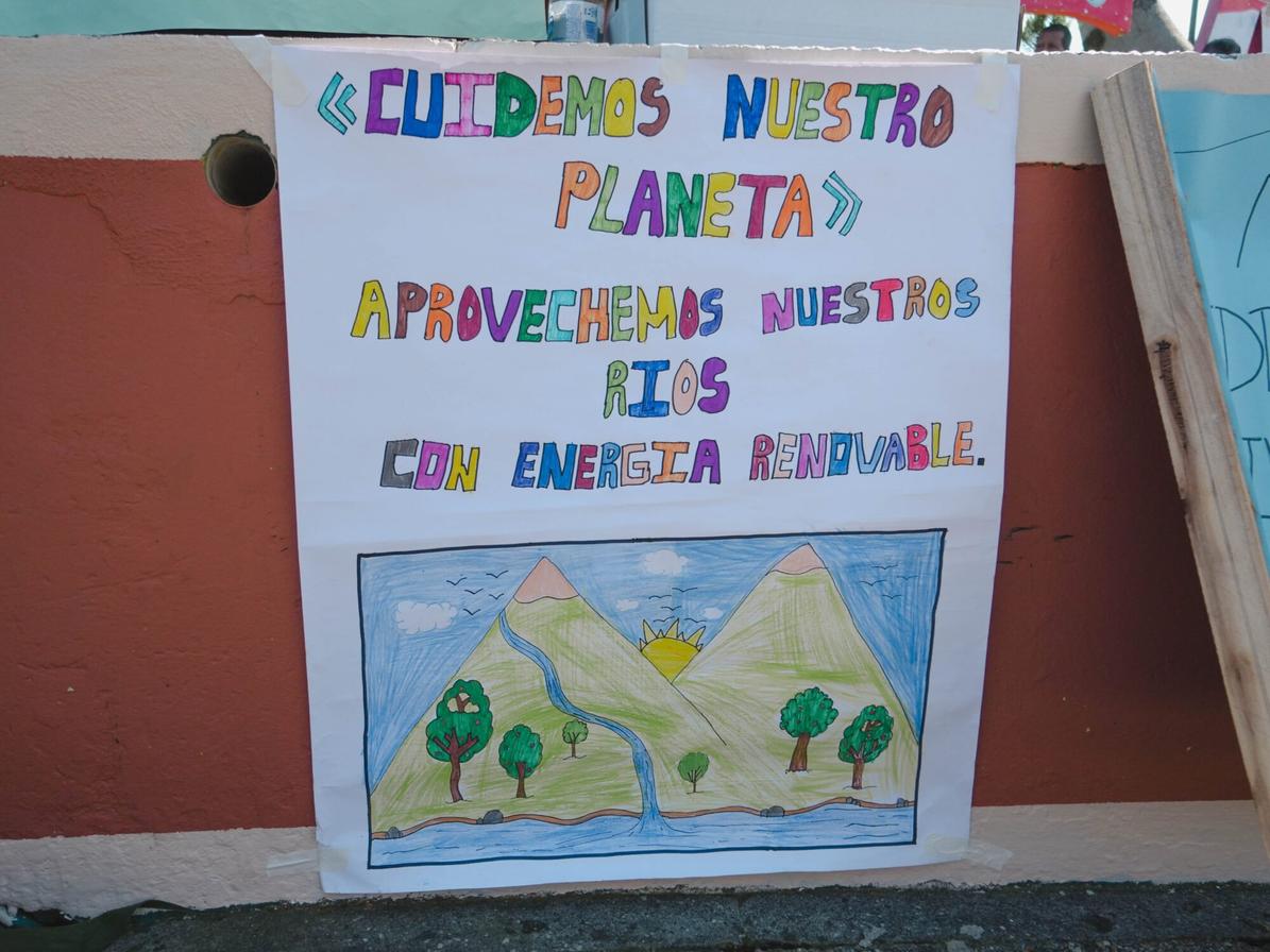 Créditos: Uno de los carteles realizados por comunitarios de San Pablo, San Marcos, en la presentación de proyectos hidroeléctricos. Foto de Alex de PV