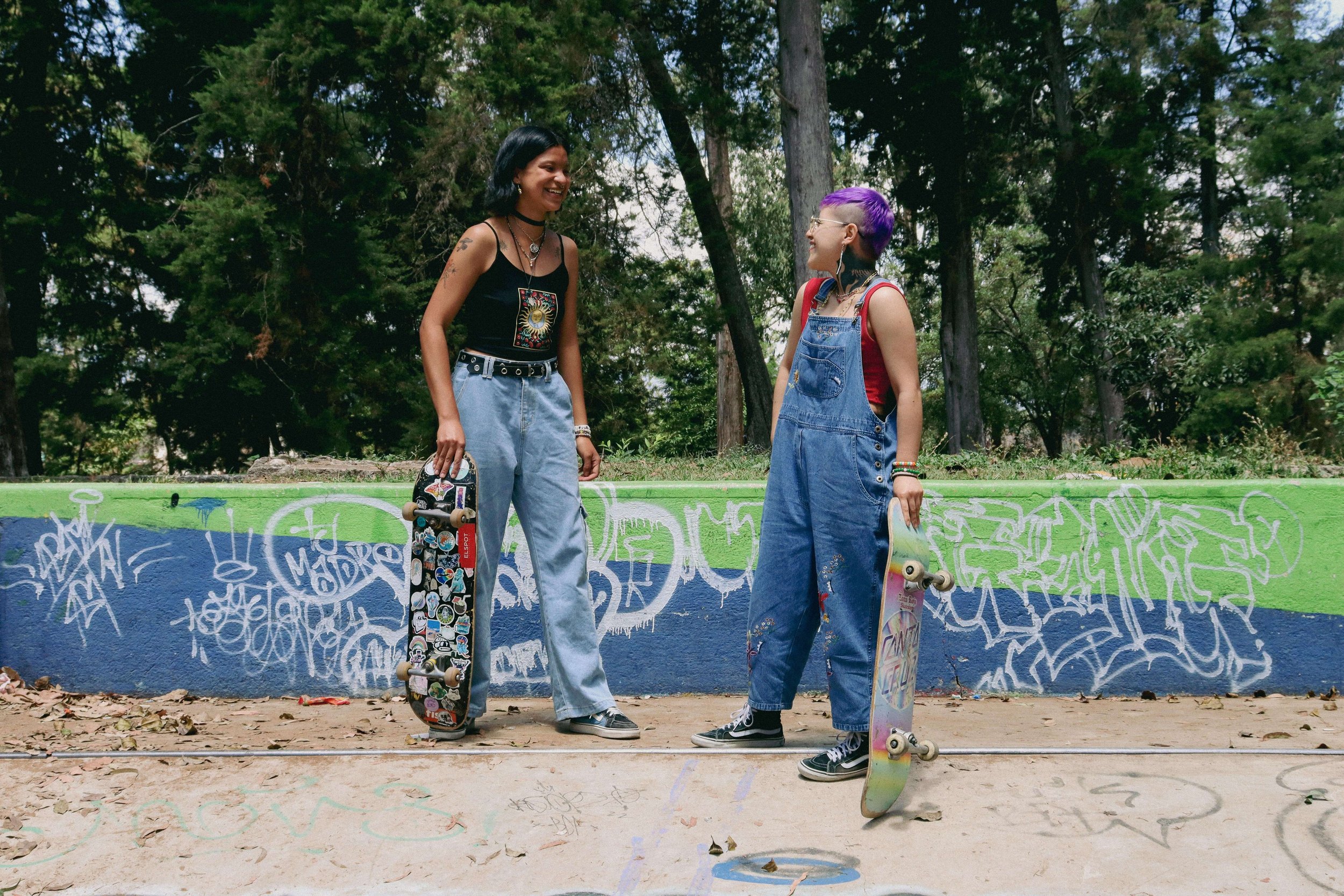  Alice y Witty en el área de patinaje. Foto: Angie Ross 