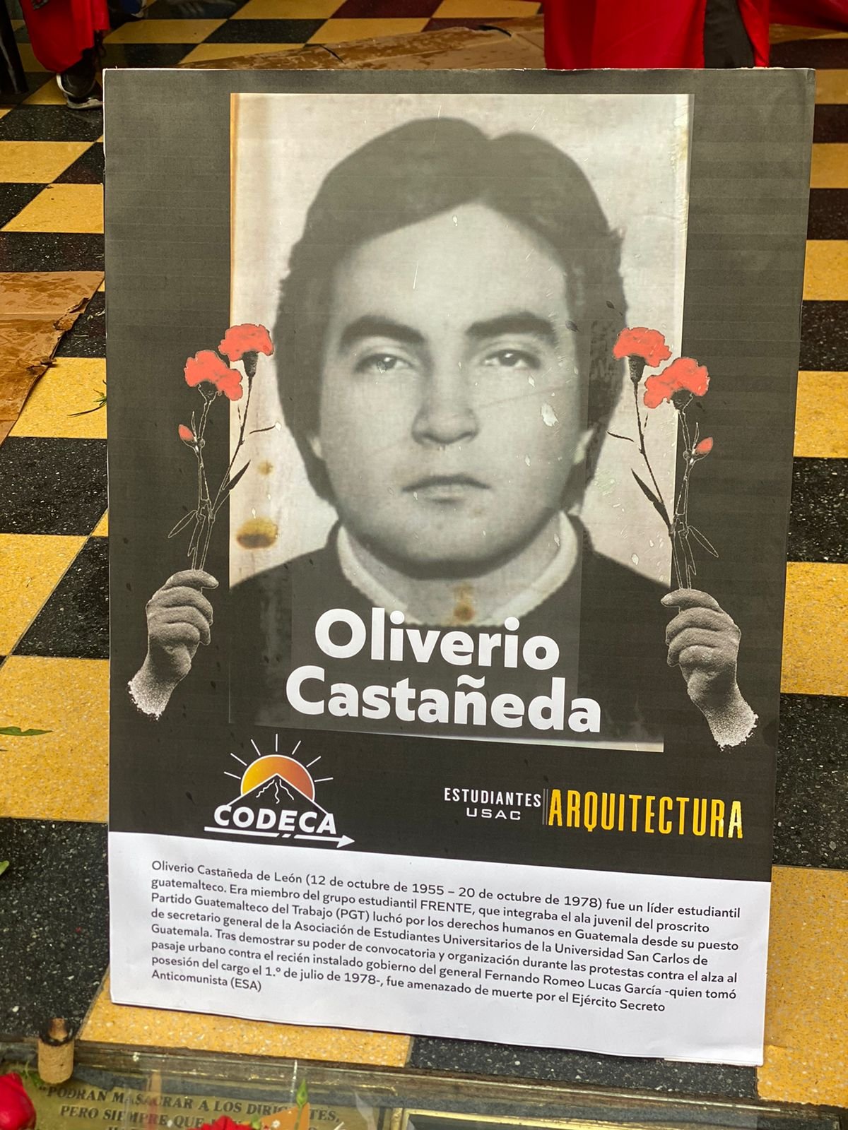  Frente al Pasaje Rubio se recordó a personas asesinadas por el Estado durante el conflicto armado. Foto de Ana Alfaro 