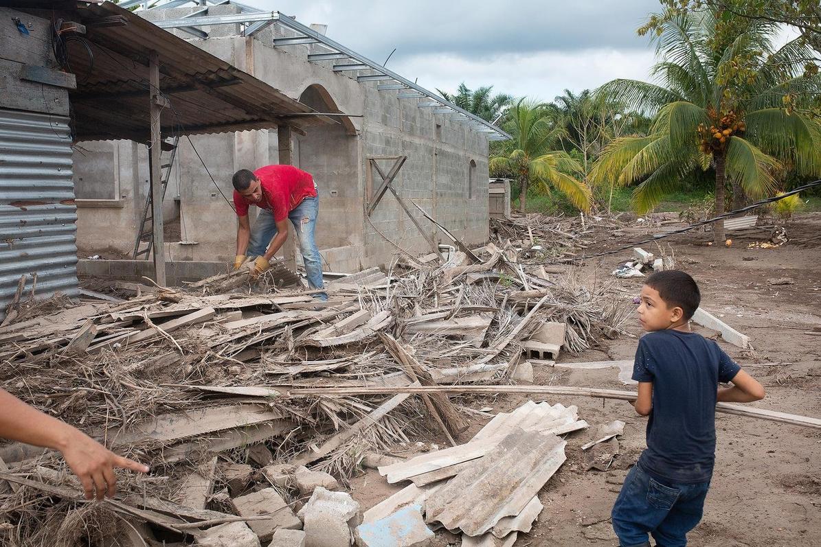 Foto: Los habitantes de Honduras (en la imagen la localidad de Guapinol) se enfrentan a continuas catástrofes ambientales, los huracanes no solo arrasan los cultivos si no también sus casas. (Edu León)