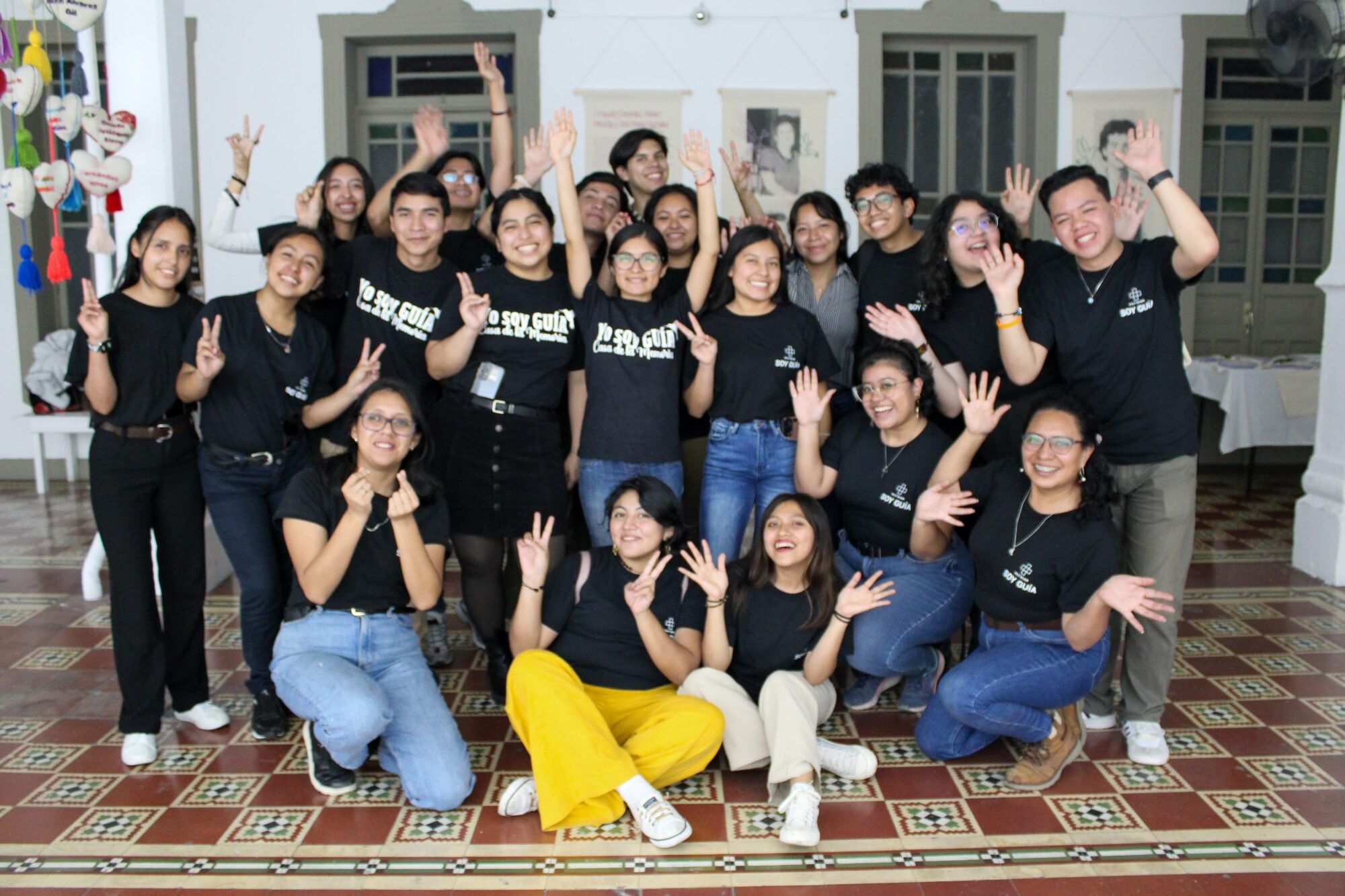  Grupo de voluntarios de Casa de la Memoria en la Noche de los Museos 2024, participando en la difusión y acompañamiento de recorridos sobre memoria histórica. Foto de Casa de la Memoria 