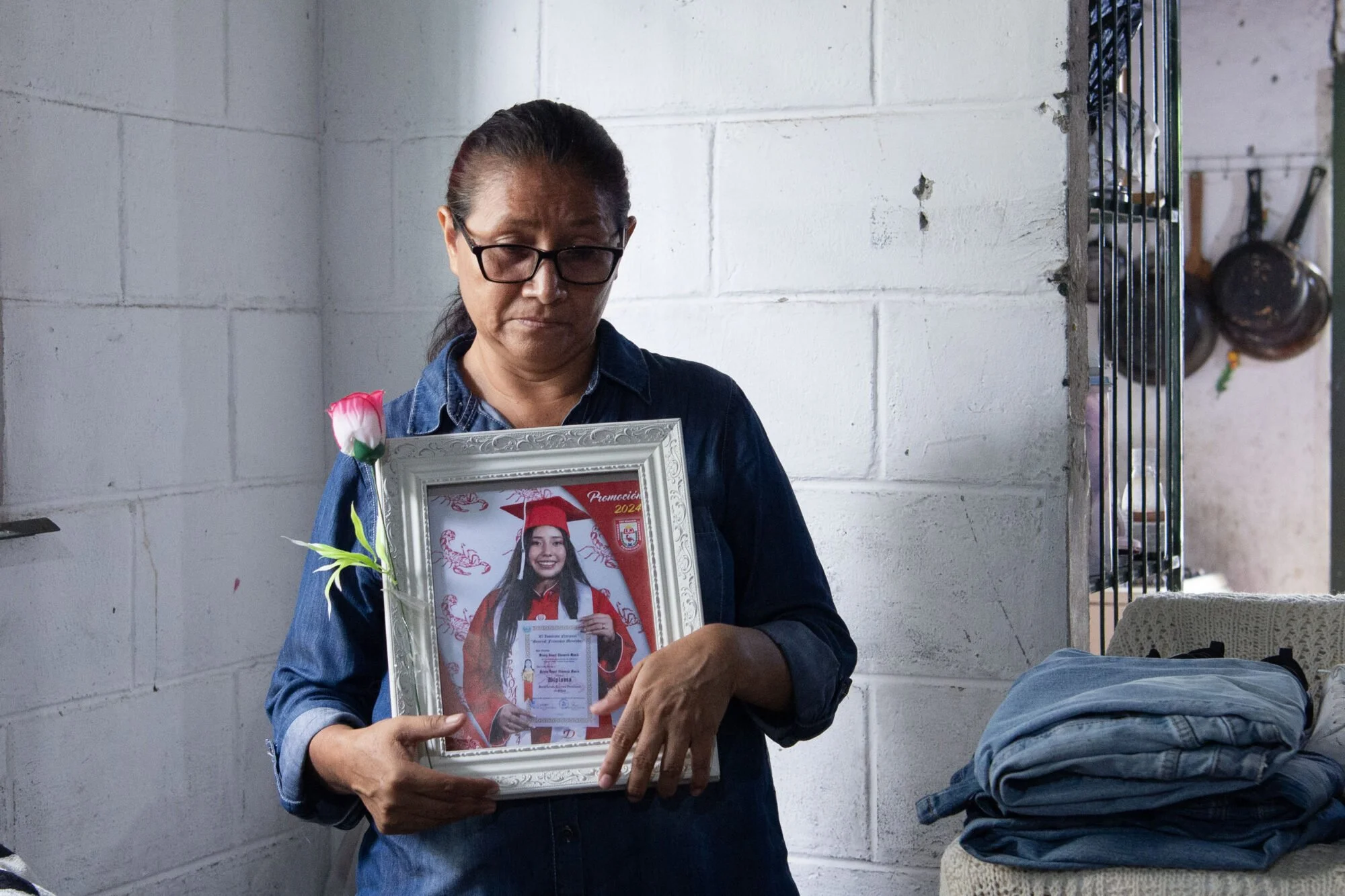  Ismelda debe demostrar que su hija no es un delincuente, sino una estudiante con sueños. Foto de Prensa Comunitaria 