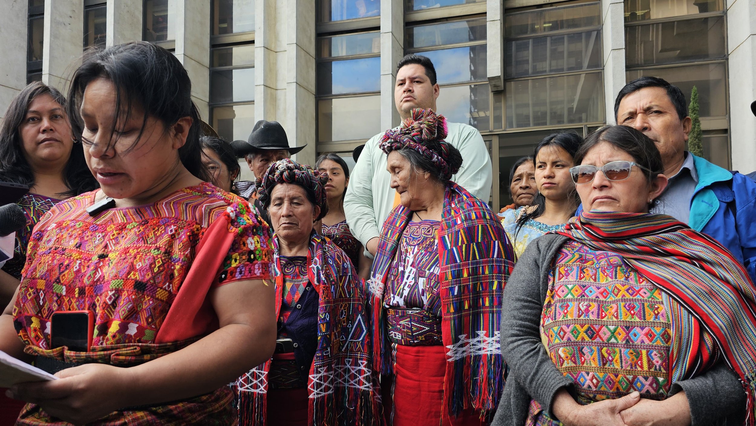  Víctimas de genocidio denuncian el intento de la defensa de detener el juicio. Foto Regina Pérez 