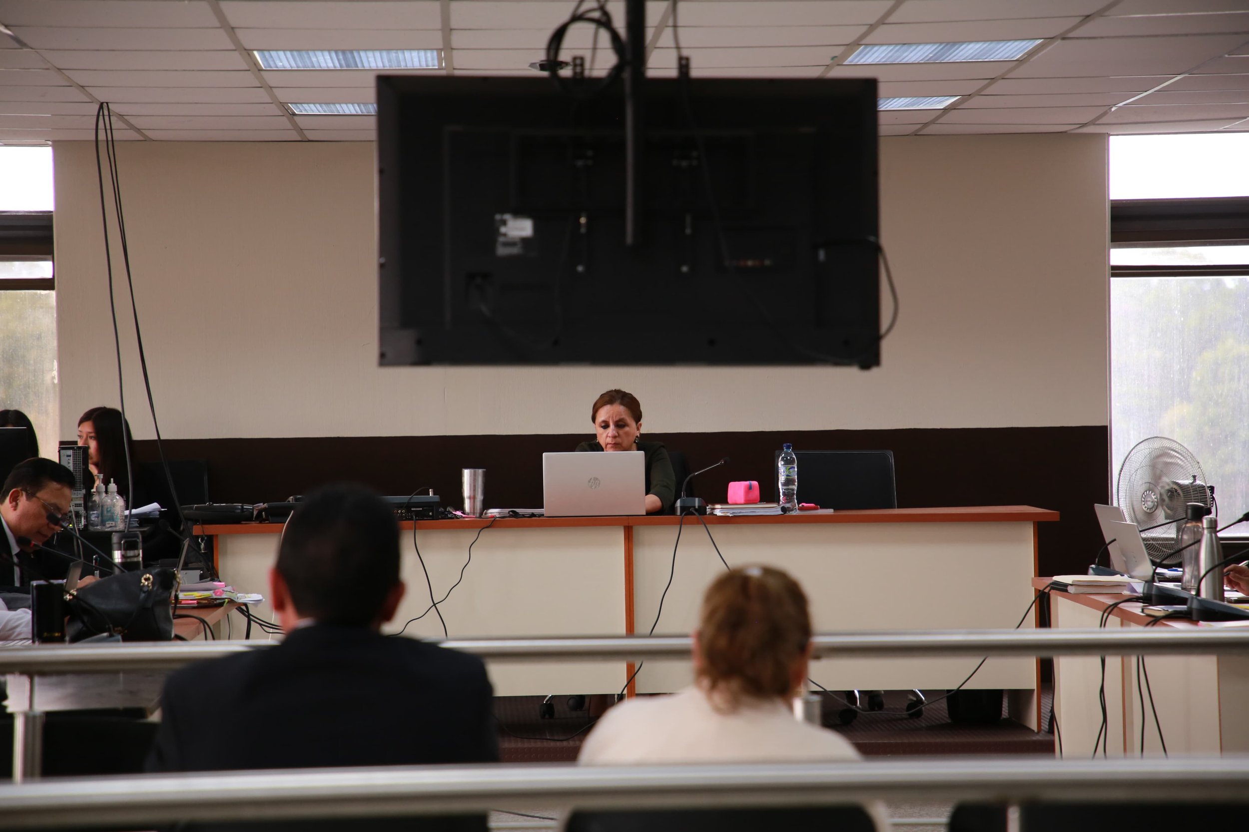  Mayra Jiménez Flores declaró por videollamada desde Rhode Island, Estados Unidos, donde se asiló a causa de las amenazas de muerte que recibió por exigir justicia en este caso. Foto: Meme Solano 