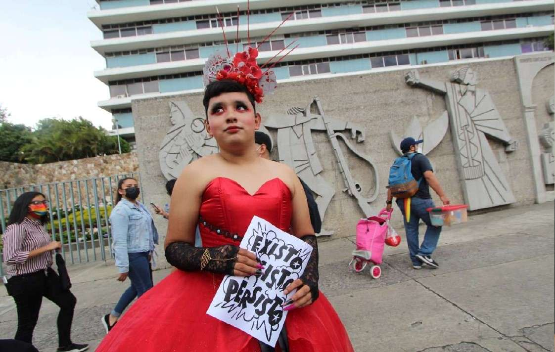  Chica trans durante el desfile por el orgullo LGBTIQ+ 2022. Foto: Juan Rosales 