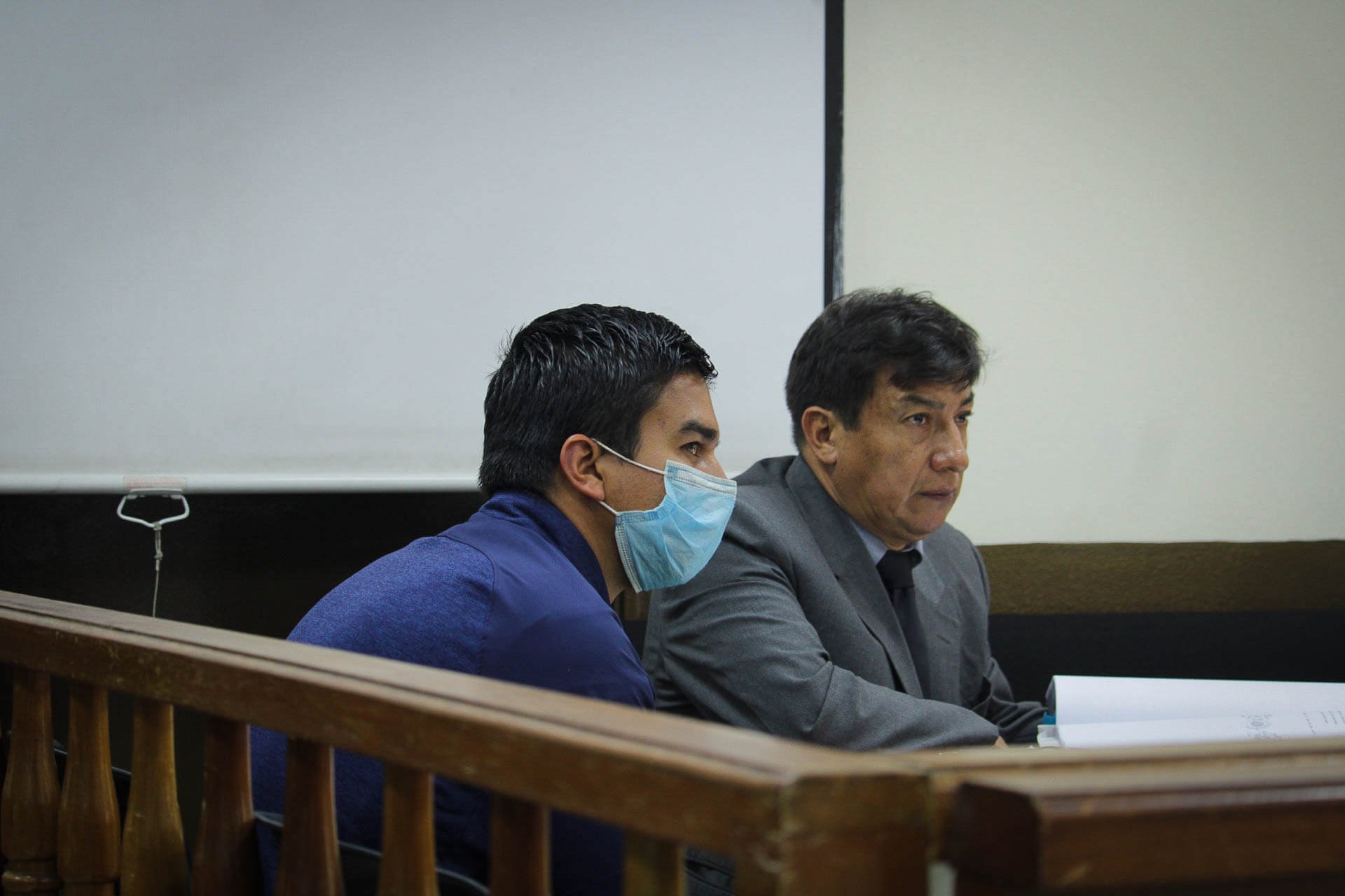  El acusado, José Ramírez, junto a su abogado durante la audiencia. / Fotografía: Kristhal Figueroa 