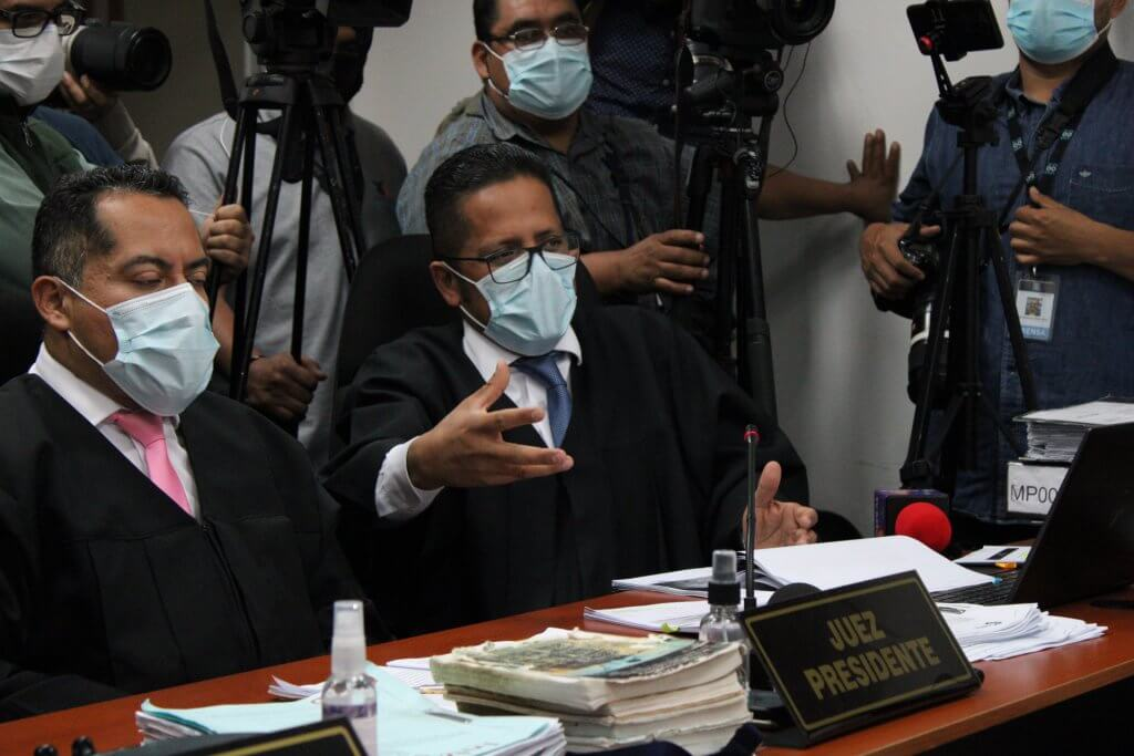  Juez Vocal lee la condena contra Jorge Zea. Foto: Kristhal Figueroa. 