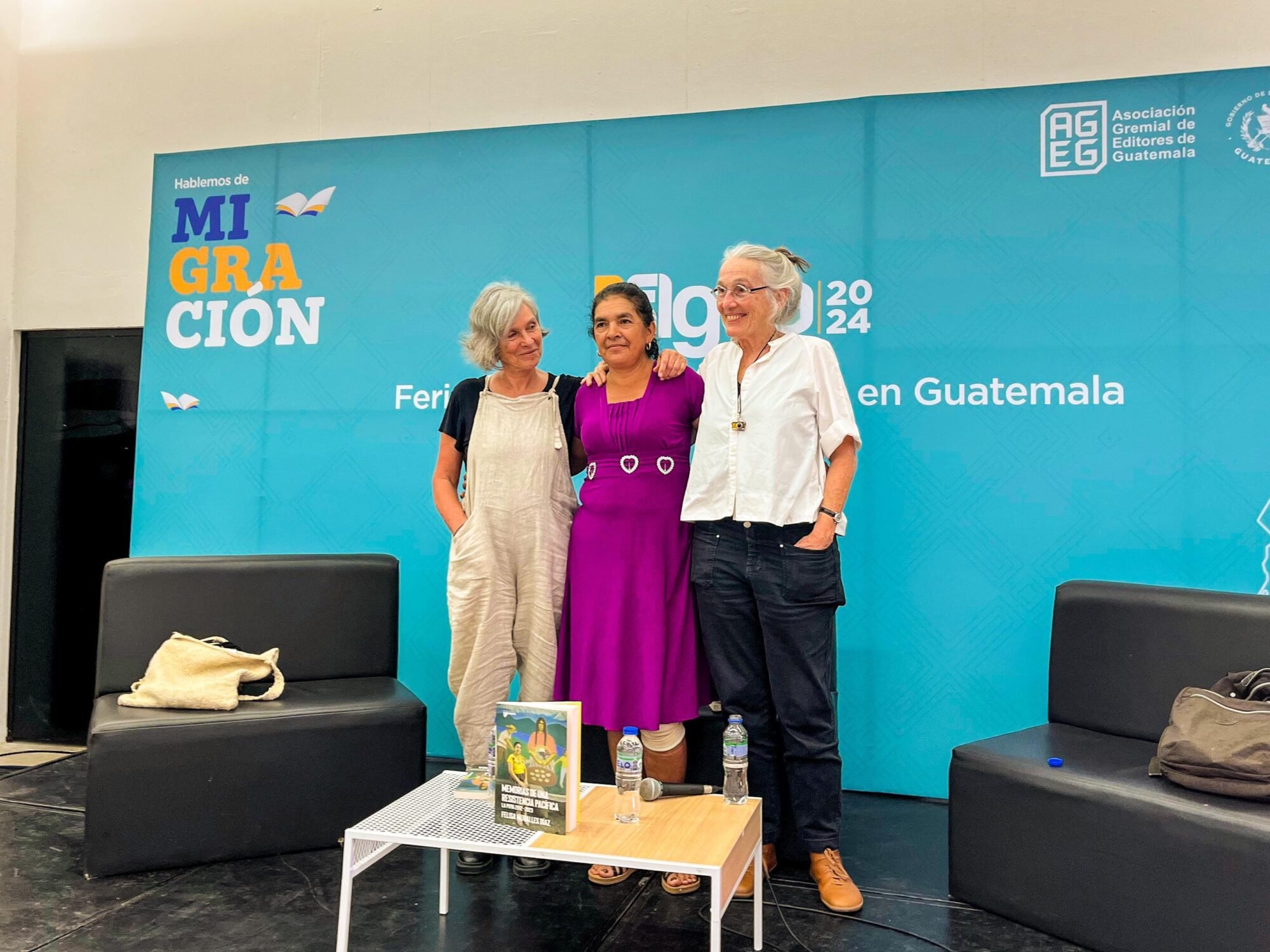  Durante la presentación del libro en la FILGUA 2024, de izquierda a derecha se encuentran Magalí Rey Rosa, Felisa Muralles Díaz y Ana Cofiño. Foto de Derik Mazariegos 
