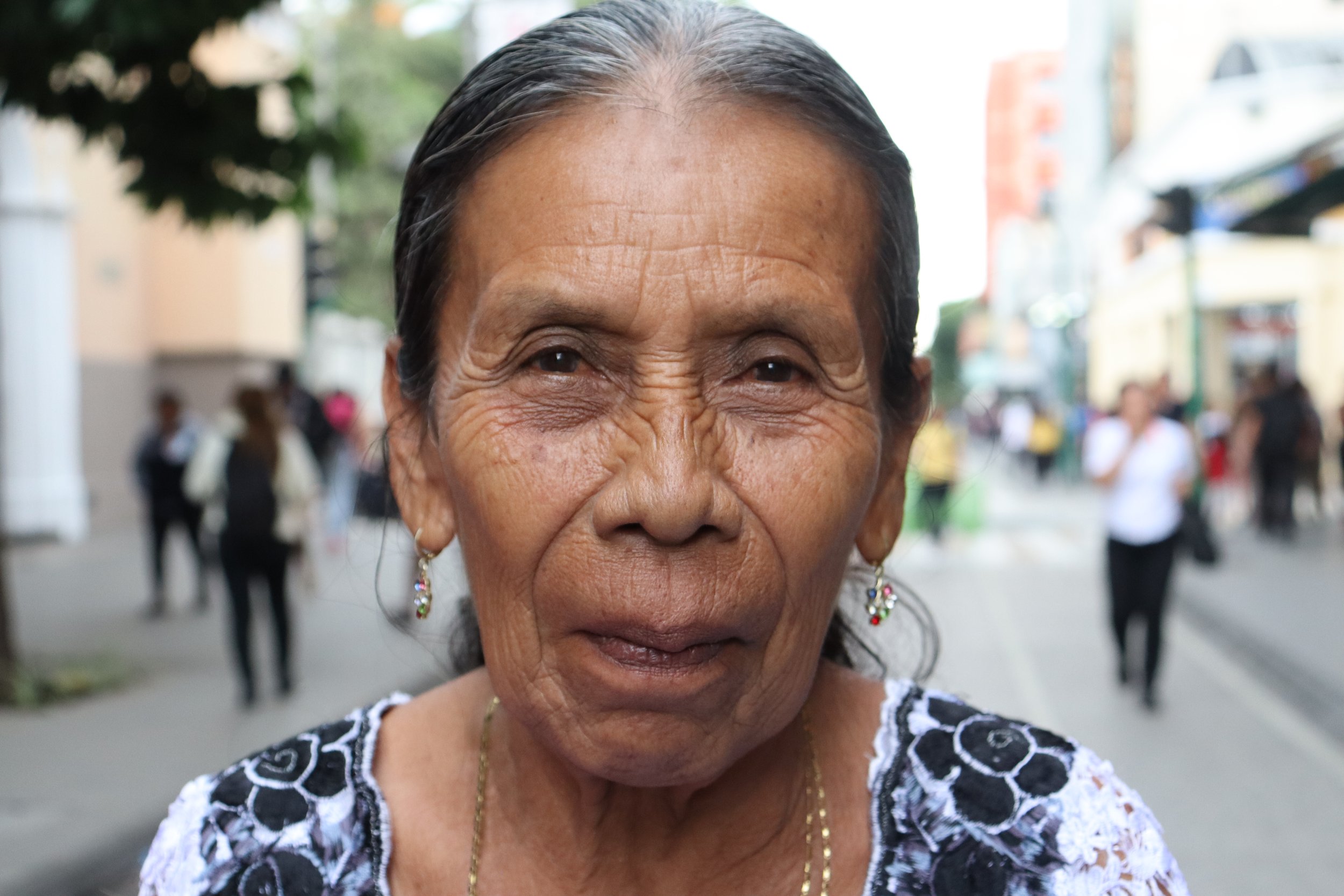  “Nosotras como abuelas hicimos la lucha y abrimos el camino, es nuestro sueño que nuestros nietos sean portadores del desarrollo de nuestra comunidad”, expresó Demecia, de la comunidad la Esperanza, en Sepur Zarco. Crédito: Eslly Melgarejo. 