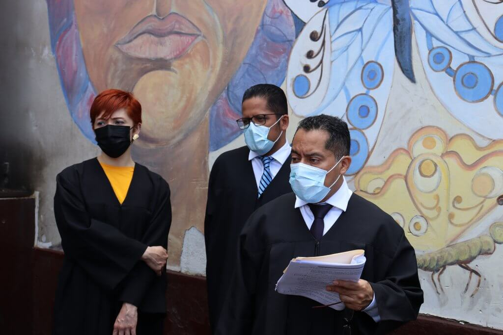  Ana Leonardo, Héctor Rosales y Carlos Pacay, integrantes del Tribunal Segundo Pluripersonal de sentencia para femicidio y violencia contra las mujeres que condenaron a Jorge Zea por femicidio. 