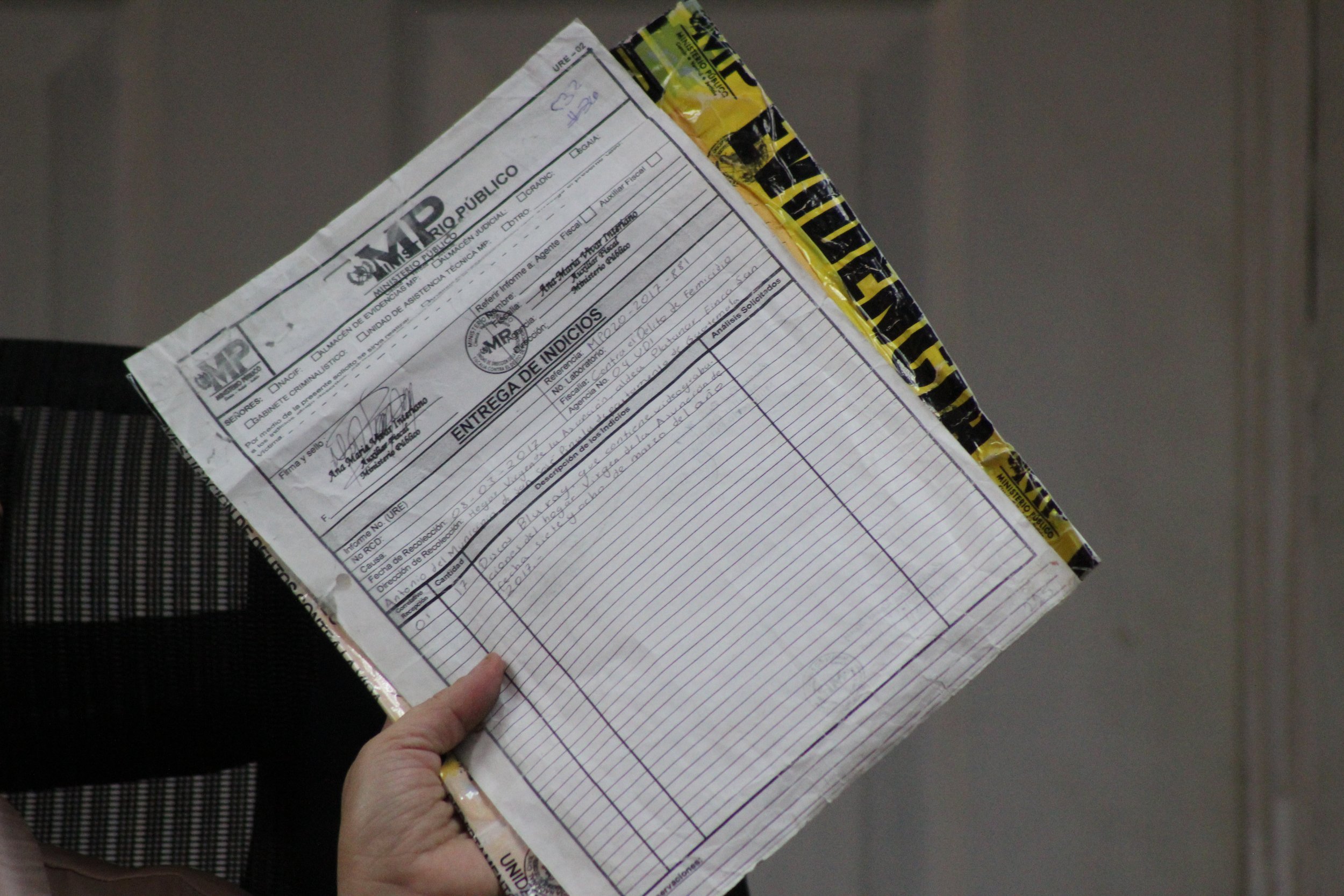  En 25 discos fueron archivadas las imágenes captadas por las cámaras del Hogar “Seguro”, así como las que fueron grabadas por las cámaras de los telenoticieros. Foto: Ana Alfaro. 