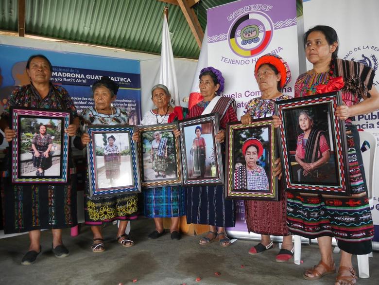 Créditos: Abuelas homenajeadas en el Día Nacional de la Comadrona Guatemalteca. Foto Nuto Chavajay