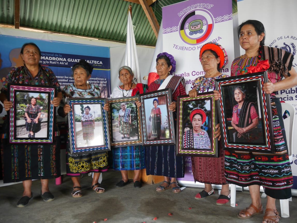 Créditos: Abuelas homenajeadas en el Día Nacional de la Comadrona Guatemalteca. Foto Nuto Chavajay