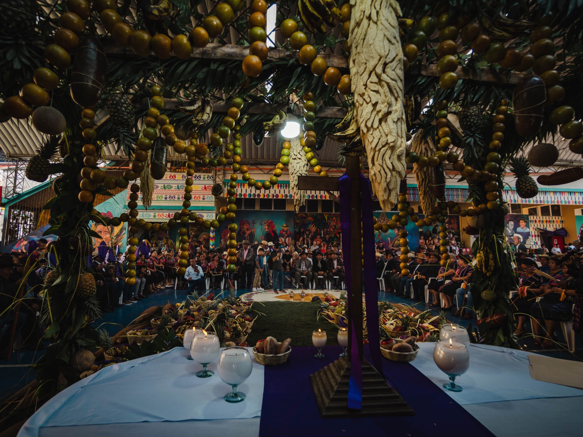  Las frutas se recogen en la cofradía de Santo Domingo de Guzmán. Foto de Alex PV 