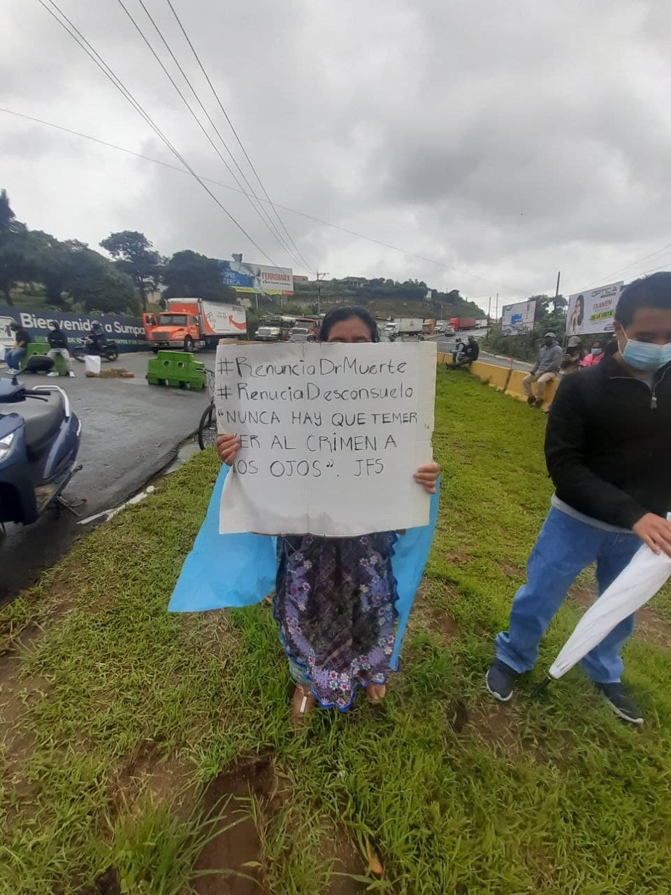  «Renuncie Dr. Muerte» es la exigencia para Alejandro Giammattei. Foto: Marco Juracán. 