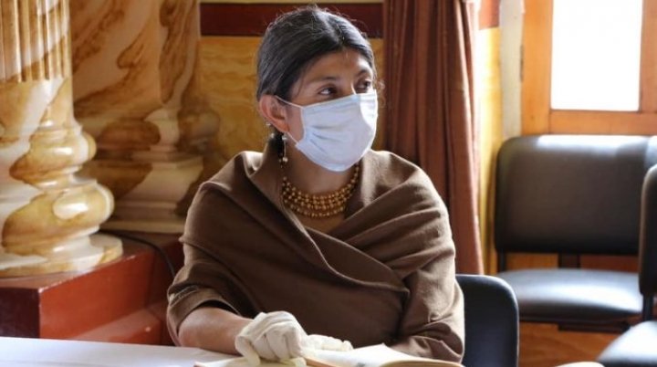 Fotografía: Paolina, una joven indígena de Ecuador, lidera acciones en para atender la emergencia en su comunidad. Foto FAR