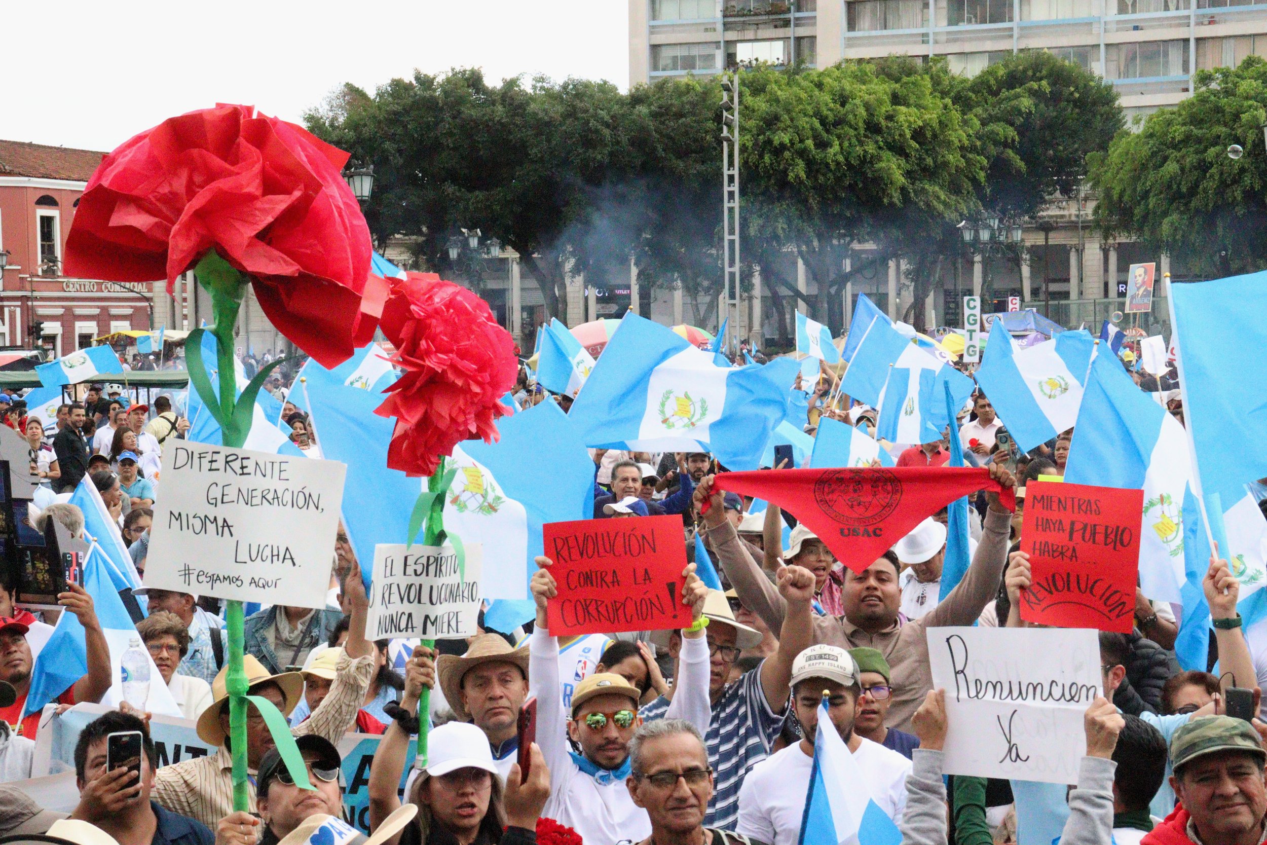  Durante la manifestación del 20 de octubre de 2023, en la Plaza las Niñas. Fotografía: Eslly Melgarejo. 