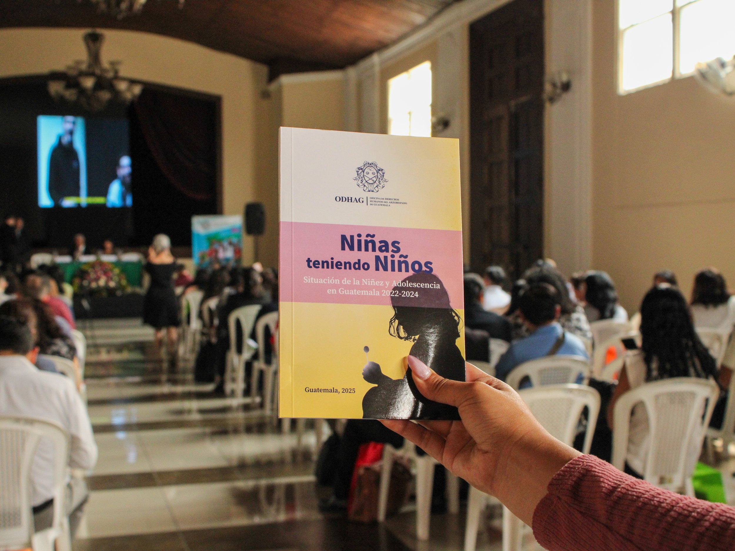 La presentación del informe “Niñas teniendo niños” se realizó en el marco del 35 aniversario de la ODHAG. Foto: Derik Mazariegos 