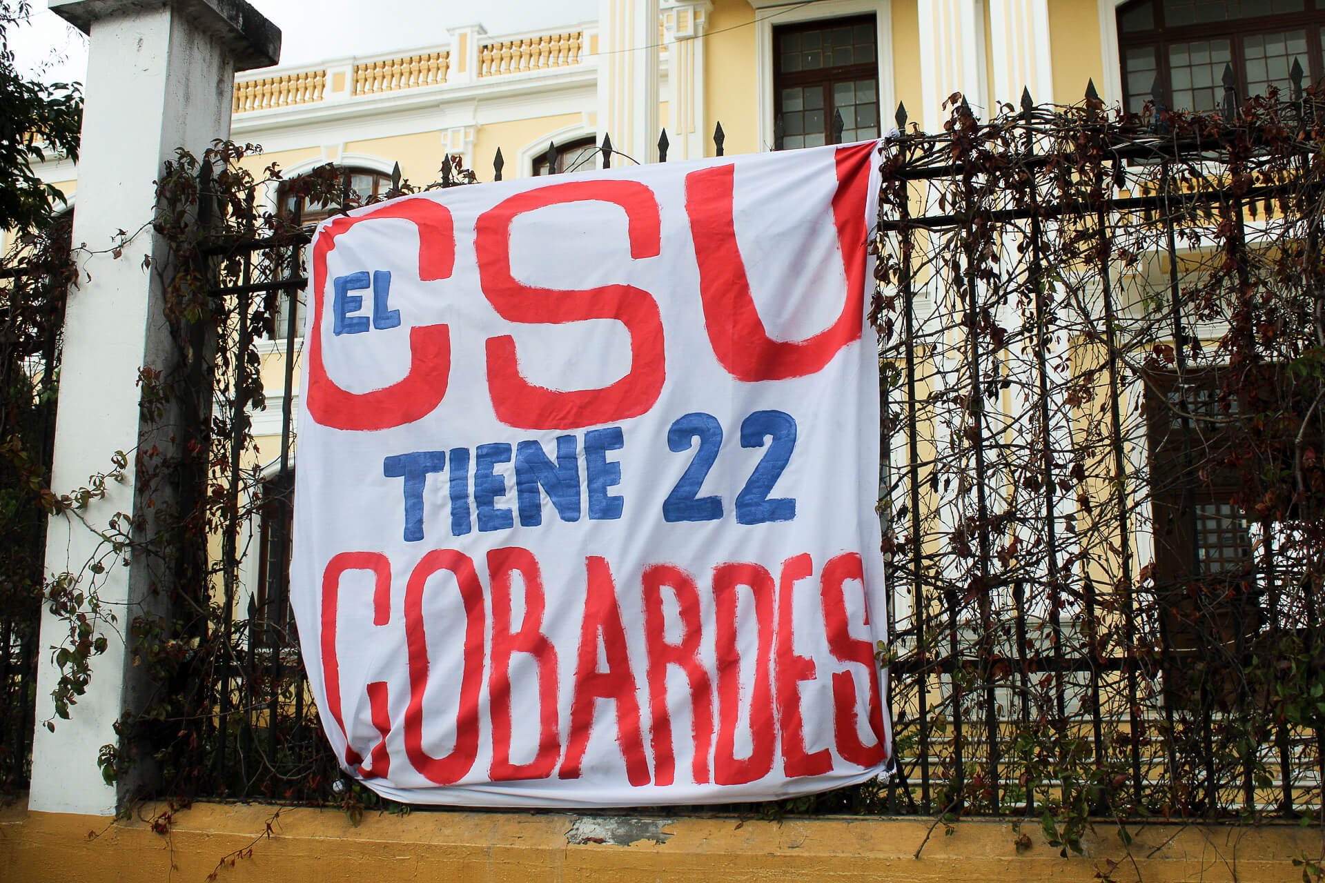  Estudiantes que mantienen la toma del Paraninfo Universitario rechazan a los 22 miembros del CSU aliados a Mazariegos. / Fotografía: Kristhal Figueroa 