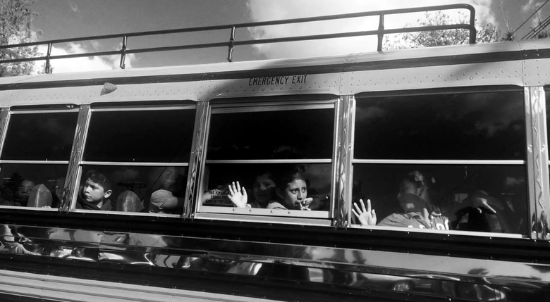 “niñas y niños que se encontraban dentro de las instalaciones del “ Hogar Seguro Virgen la Asunción” fueron trasladados en buses fuera las instalaciones hacia otros centros