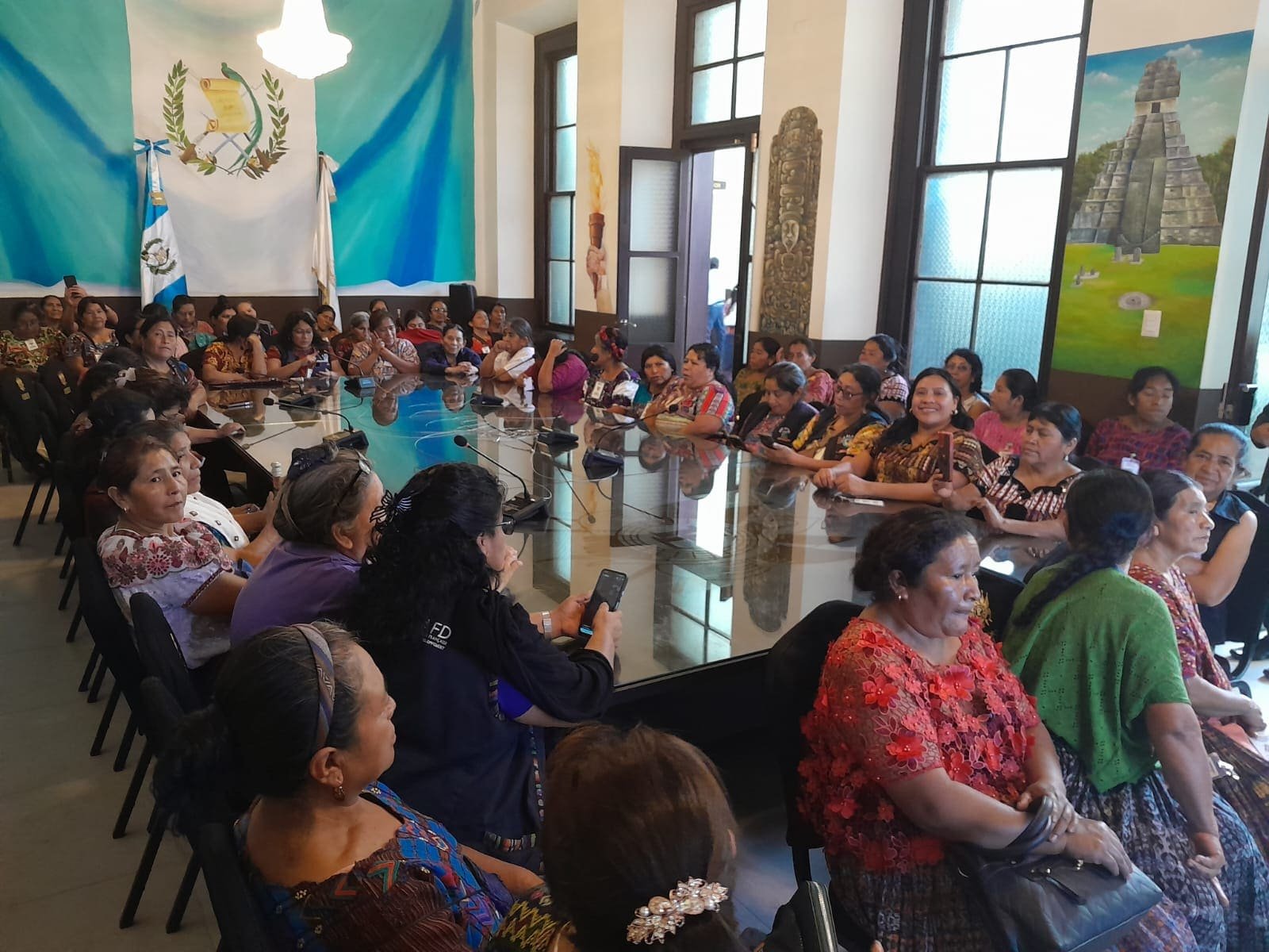  Las abuelas comadronas de Nim Alaxik lucharon por varios años en el Congreso por su dignificación. Foto Cortesía 