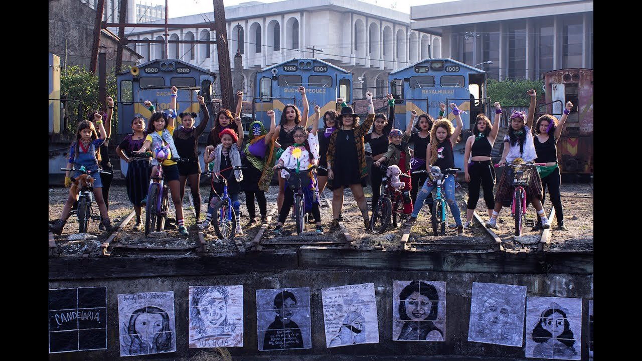  Fotograma: video clip Vivas Nos Queremos. 