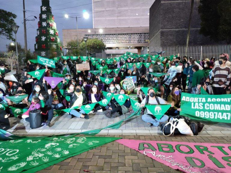  Manifestación Pañuelazo #AbortoporViolación exteriores Asamblea Nacional Ecuador. Enero 2022. Foto: Wambra 